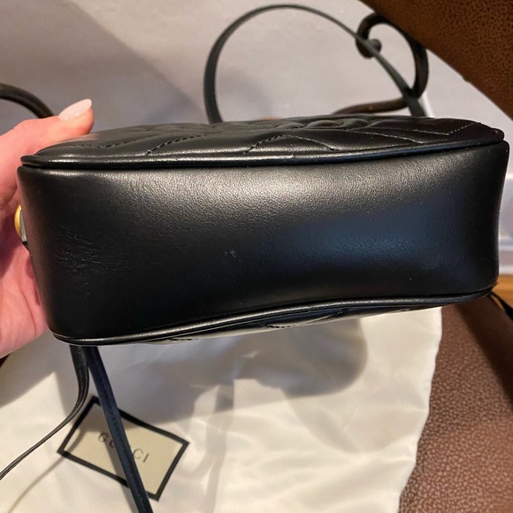 Gucci Matelasse Shoulder Bag - Picture 4 of 7